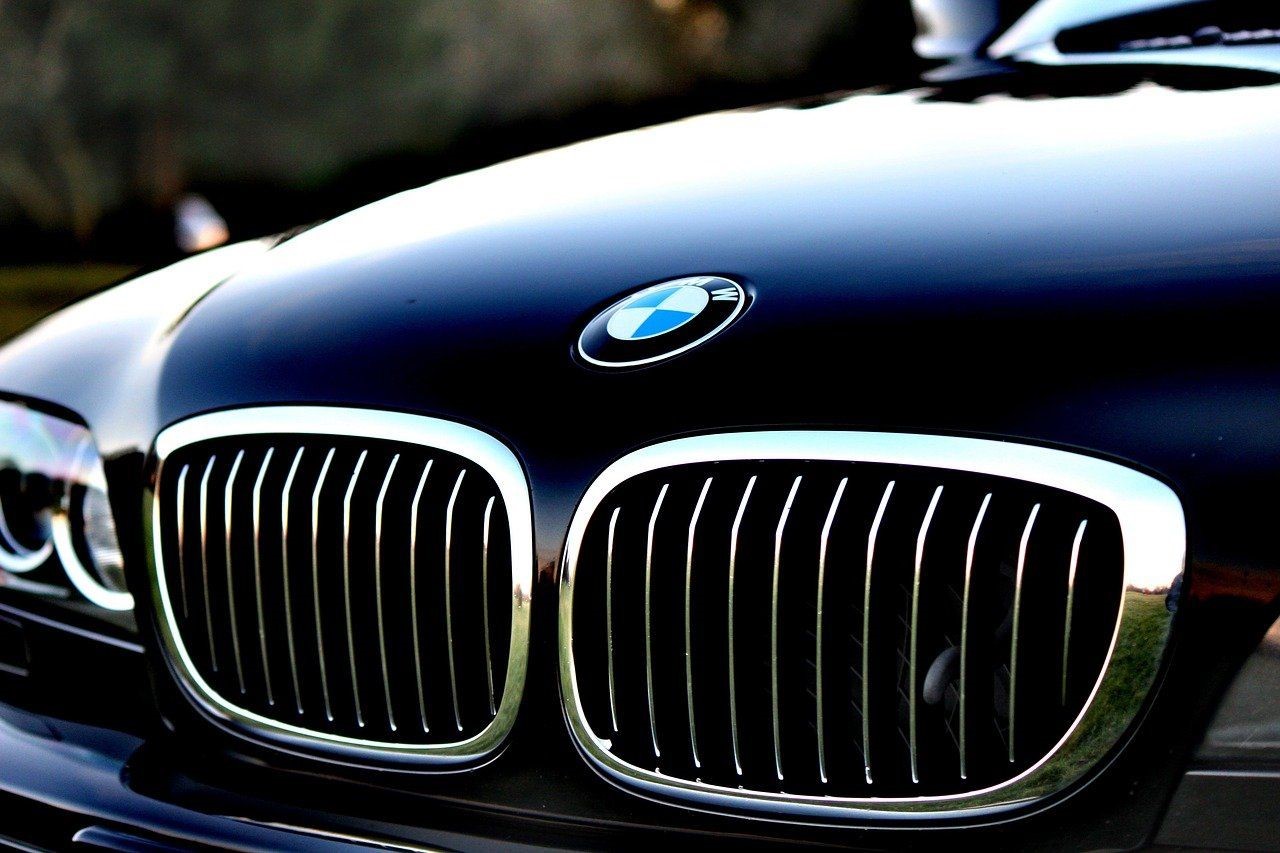 Mengenal Mobil BMW Beserta Jenis dan Spesifikasinya