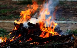 Dampak Bahaya Membakar Sampah di Pekarangan Rumah